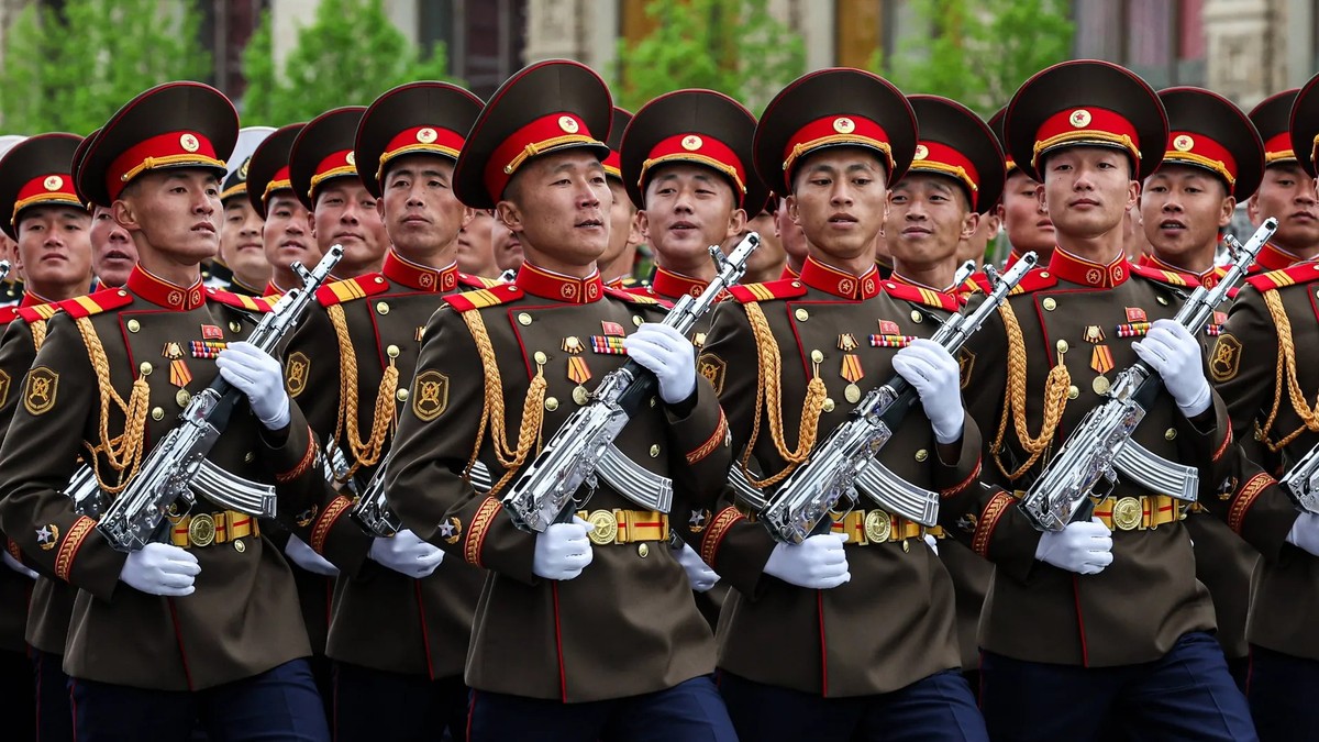 Des soldats nord-coréens lors d'un défilé militaire à Moscou (photo d'archive). Le pays soutient la Russie dans sa guerre contre l'Ukraine.