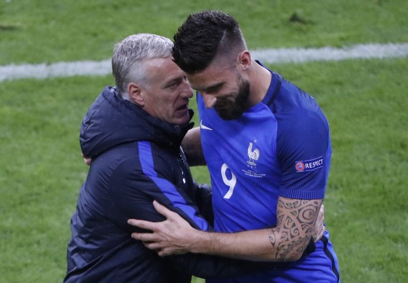 Olivier Giroud weht ein starker Wind entgegen, doch sein Trainer stärkt ihm den Rücken.