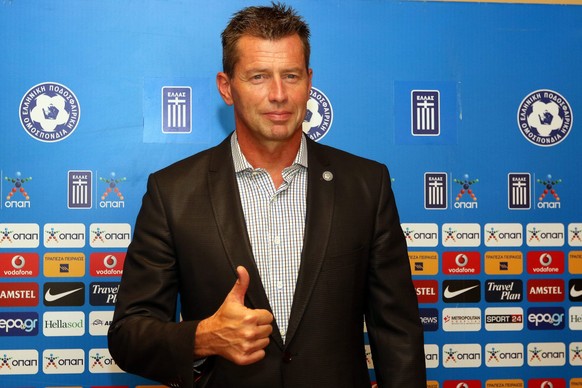 epa05010664 Greek national soccer team&#039;s German head coach Michael Skibbe poses for photographers during a press conference by the Hellenic Soccer Federation in Athens, Greece, 04 November 2015.  ...