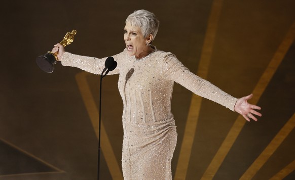 epa10518515 Jamie Lee Curtis celebrates after winning the Oscar for Actress in a Supporting Role for 'Everything Everywhere All at Once' at the 95th Annual Academy Awards Ceremony at the Dolby The...