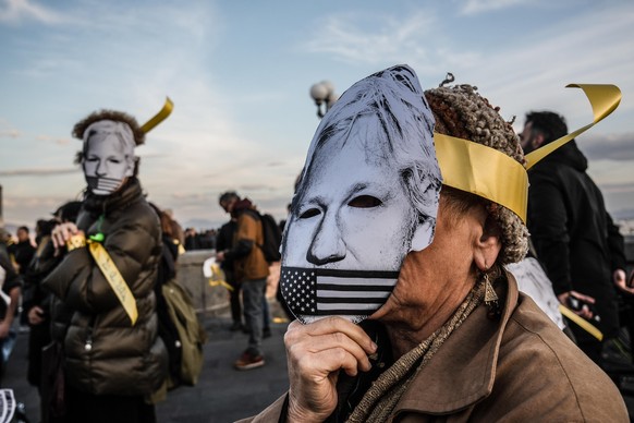 epa11168501 Pro-Assange campaigners during a protest in Naples, Italy, 20 February 2024. Julian Assange is facing his final extradition hearing at the High Court on 20 to 21 February. Assange is facin ...