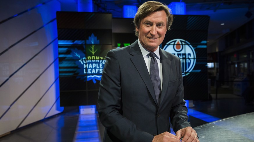 Former Edmonton Oilers great Wayne Gretzky poses for a photograph in Toronto, Sunday, Dec. 10, 2017. (Christopher Katsarov/The Canadian Press via AP)