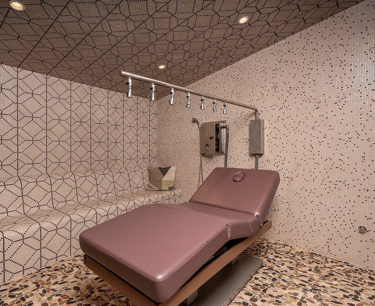 Crazy Villa in Gilbert Arizona für 20 millionen dollar https://www.zillow.com/homedetails/21423-S-147th-St-Gilbert-AZ-85298/59261224_zpid/