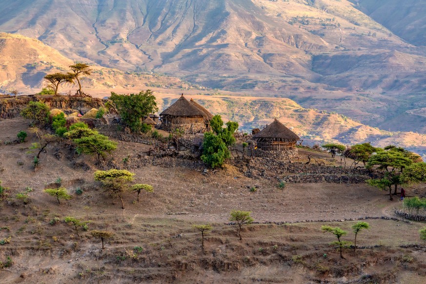 Schöne Berglandschaft mit traditioneller Ethiopie beherbergt die Region Amhara in der Nähe von Lalibela. Äthiopien, Afrika.
