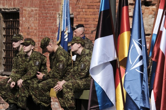 epaselect epa13074734 Servicemen attend a military ceremony in the Estonian-Latvian border town of Valga/Valka, 30 June 2026. During the ceremony, the Munster-based 1 German-Netherlands Corps (1GNC) a ...
