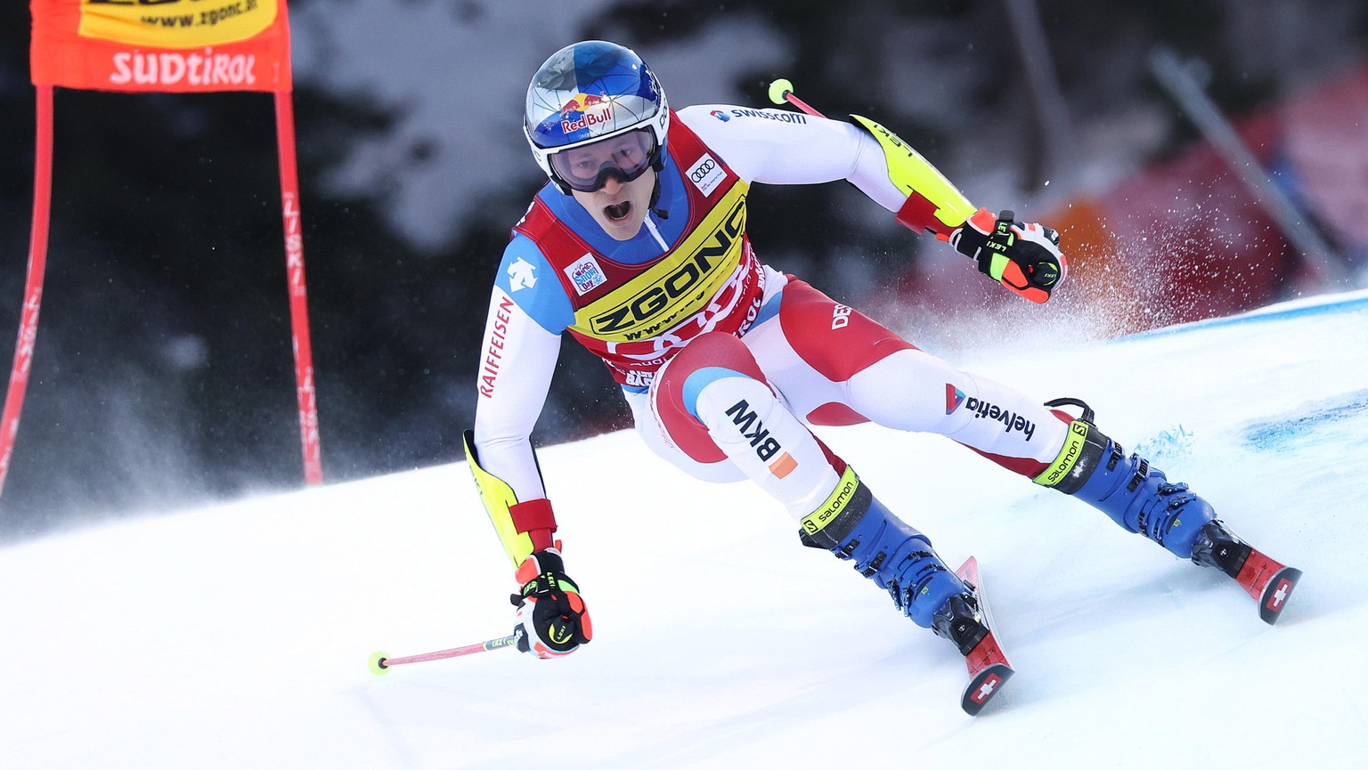 epa09651462 Marco Odermatt of Switzerland in action during the first run of the Men&#039;s Giant Slalom race at the FIS Alpine Skiing World Cup in Alta Badia, Italy, 20 December 2021. EPA/ANDREA SOLER ...