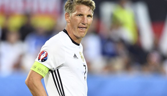 Aussenbandzerrung im Knie: Kann Bastian Schweinsteiger im EM-Halbfinal spielen?