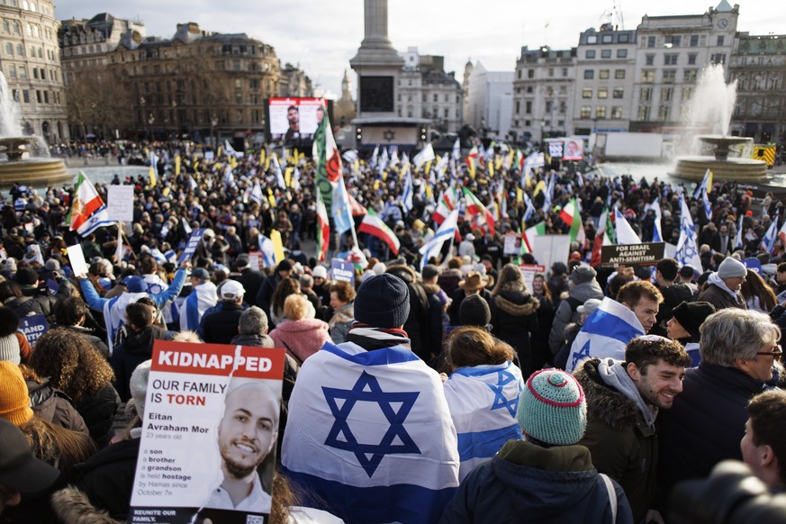 epa11076590 People attend the &#039;We Stand With Israel&#039; rally in support of Israel to mark 100 days since the militant group Hamas launched an unprecedented attack on Israel from the Gaza Strip ...