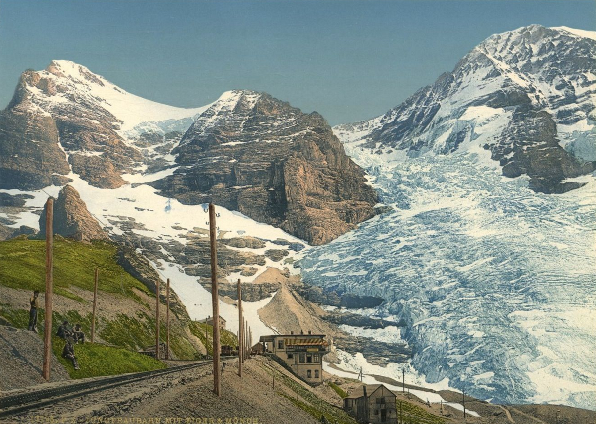 Jungfraubahn mit Eiger und Mönch.
