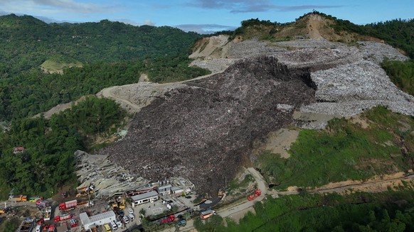 An aerial view of a huge mound of garbage that collapsed at a waste segregation facility in Binaliw, Cebu city on Friday, Jan. 9, 2026. (AP Photo/Jacqueline Hernandez)
APTOPIX Philippines Landfill Col ...