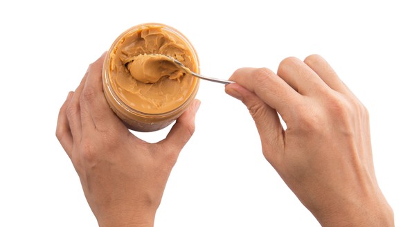 peanut butter erdnussbutter löffel glas