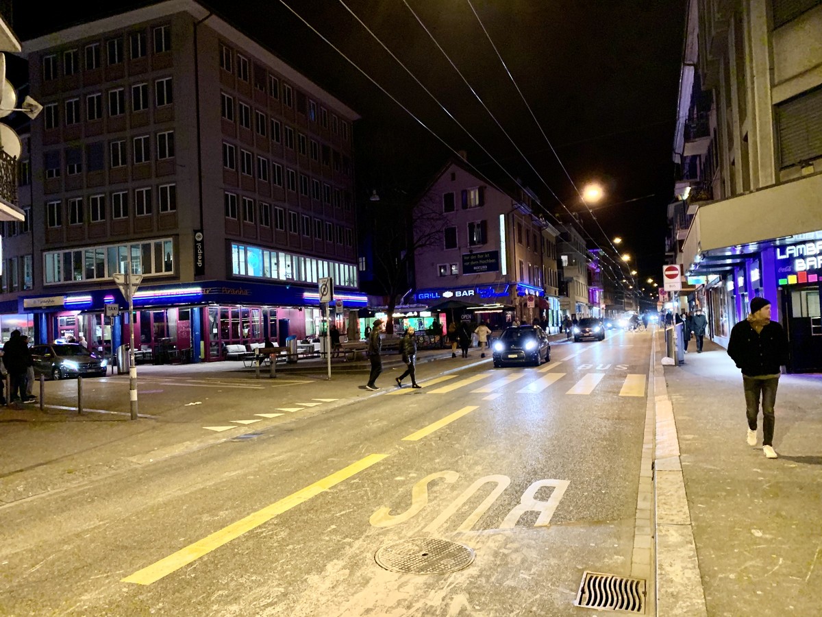 Kurz nach zehn Uhr an der Langstrasse.