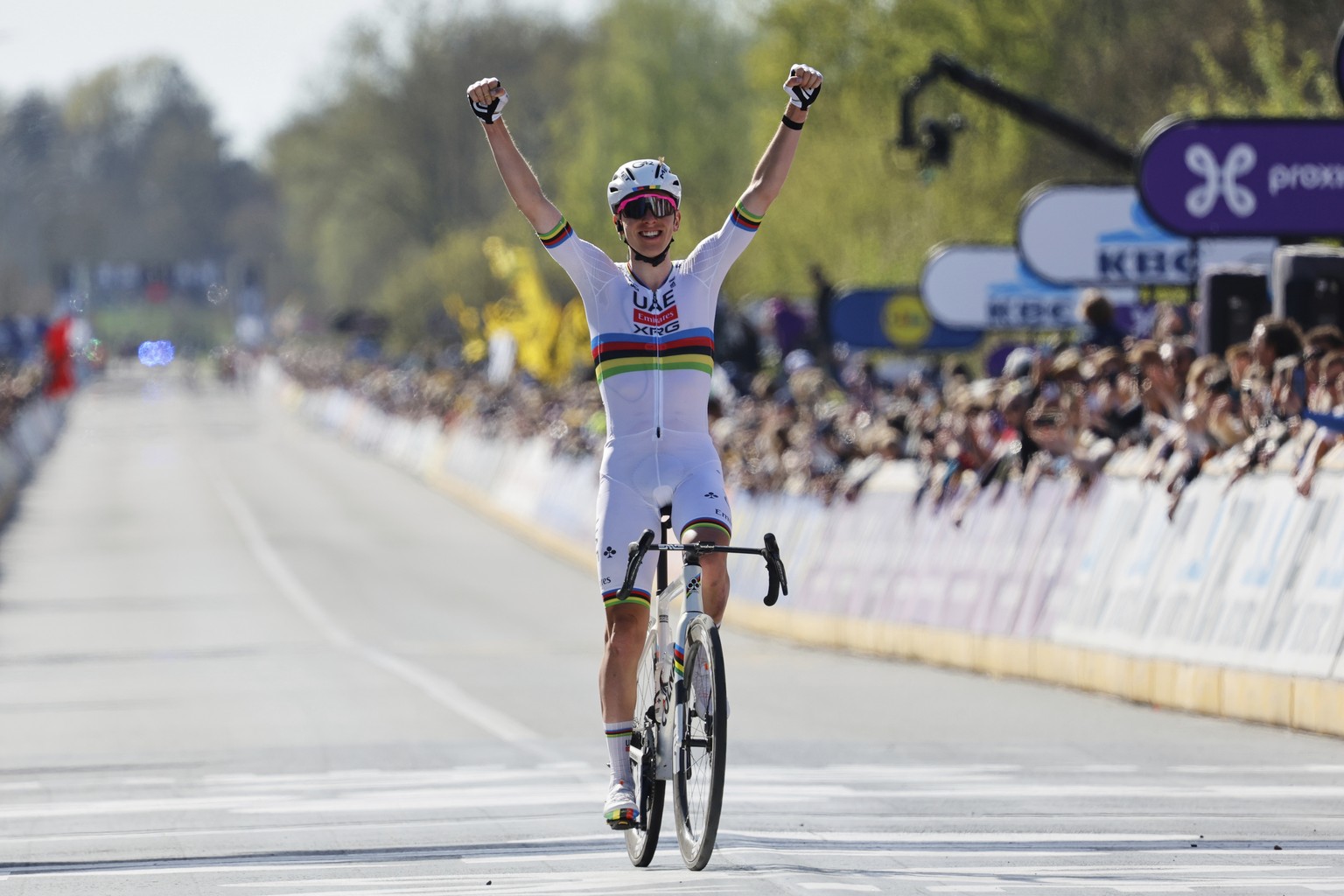 Slovenia&#039;s Tadej Pogacar, of the UAE Team Emirates XRG, crosses the finish line to win the Tour of Flanders in Oudenaarde, Belgium on Sunday, April 6, 2025. (AP Photo/Geert Vanden Wijngaert)
Belg ...