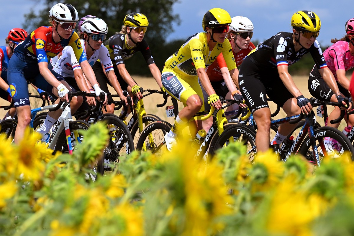 GUERET, FRANCE - JULY 30: (L-R) Riejanne Markus of Netherlands and Team Lidl - Trek, Jelena Eric of Serbia and Team Movistar, Marianne Vos of Netherlands and Team Visma | Lease a Bike - Yellow leader  ...