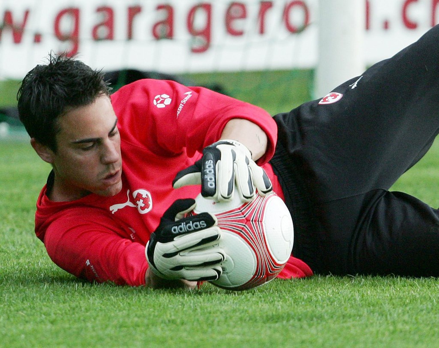 Ach, da war er noch so jung: Im Mai 2006 wird Diego Benaglio erstmals für die Schweizer Nati aufgeboten. Damals spielt der Zürcher, der bei den Grasshoppers gross geworden ist, aber früh zum VfB Stutt ...