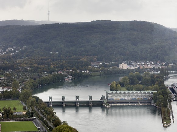 Der Leichnam der am Montagabend auf dem Rhein verunglückten Ruderin wurde beim Kraftwerk Birsfelden aufgefunden. (KEYSTONE/Gaetan Bally).