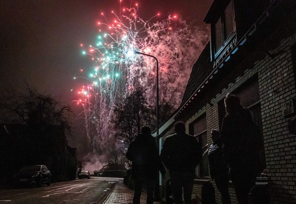epa09662051 Fireworks during New Year's Eve in Maasdam, the Netherlands, 01 January 2022.  EPA/Jeffrey Groeneweg