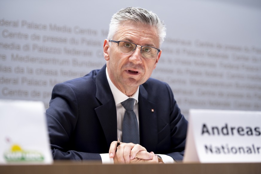 Nationalrat Andreas Glarner, SVP-AG, spricht waehrend einem Point de Presse der SVP ueber den UNO-Migrationspakt, am Donnerstag, 13. September 2018, in Bern. (KEYSTONE/Anthony Anex)