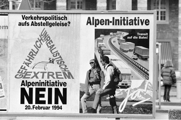 Soll der Güterverkehr auf die Schienen verlagert werden? Die Bevölkerung war sich vor 25 Jahren nicht einig. Die einen fanden die Alpen-Initiative zu extrem, die anderen sahen darin eine Entlastung fü ...