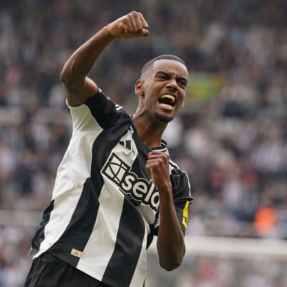 Newcastle United&#039;s Alexander Isak celebrates scoring during the English Premier League soccer match between Newcastle United and Ipswich Town at St James&#039; Park, Newcastle, England, Saturday  ...