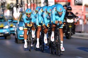 Die Astana-Equipe beim Mannschafts-Zeitfahren der Vuelta.