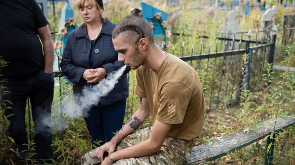 The Ukrainian soldier Pavlo "Zhulik" Sazonov has just buried his comrade.  He fell on the Avdiivka front in mid-September.
