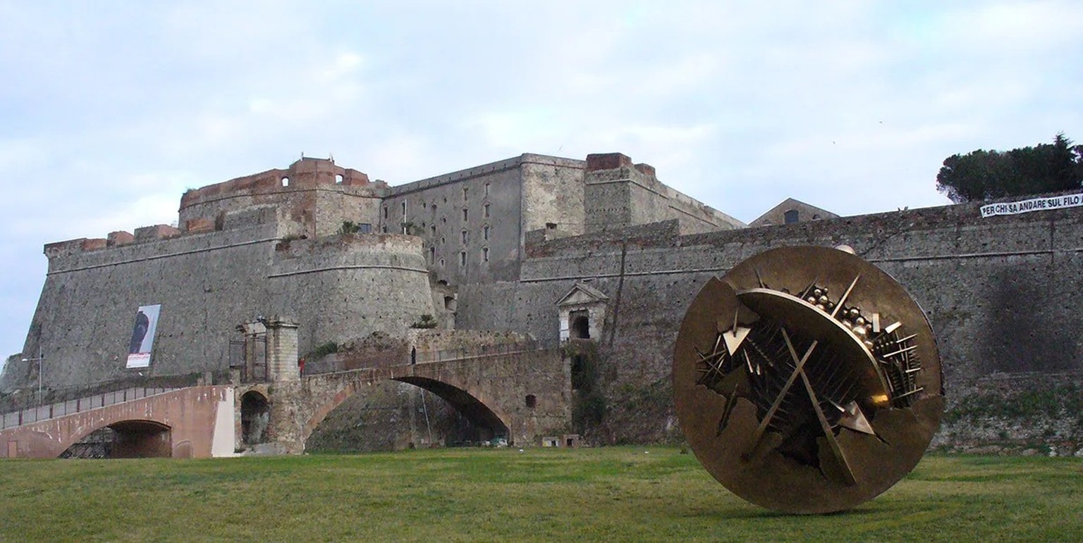 Die Festung Priamar in Savona ist bis heute ein Magnet für Touristen.
https://commons.wikimedia.org/wiki/File:Fortezza_del_pri%C3%A0mar.JPG