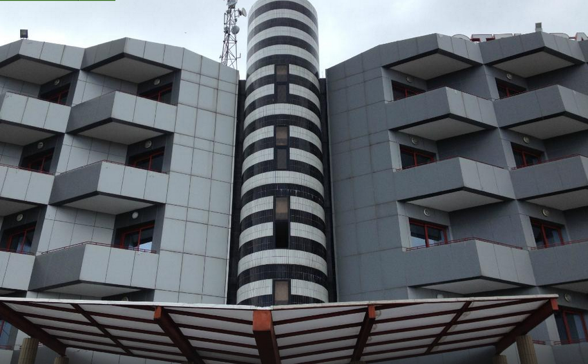 Sieht ganz okay aus: Das Hotel Bahia 2 in Malabo, wo ich die ersten zwei Nächte sein werde.