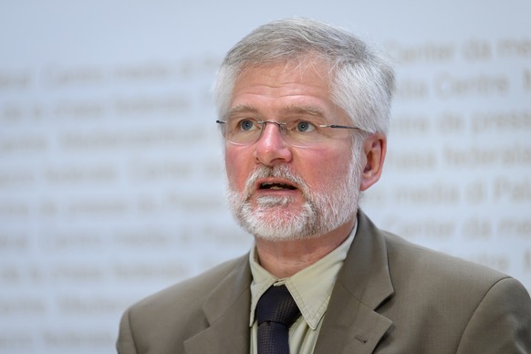 Rudolf Hauri, Kantonsarzt Zug, Praesident der Vereinigung der Kantonsaerztinnen und Kantonsaerzte VKS, spricht an einem Point de Presse zu Covid 19, am Dienstag, 21. September 2021. (KEYSTONE/Anthony  ...