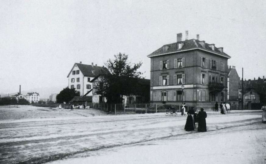 Da ist noch Platz! Langstrasse Ecke Röntgenstrasse in der guten alten Zeit.