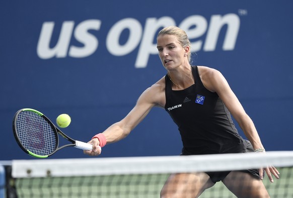 epa06977414 Kathinka Von Deichmann of Liechtenstein hits a return to Anhelina Kalinina of Ukraine during the first day of the US Open Tennis Championships the USTA National Tennis Center in Flushing M ...