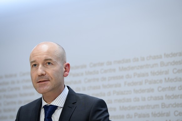 Daniel Aeschbach, Chef Armeeapotheke, spricht waehrend einem Point de Presse zum Coronavirus mit Fachexperten des Bundes, am Dienstag, 1. Dezember 2020 im Medienzentrum Bundeshaus in Bern. (KEYSTONE/A ...