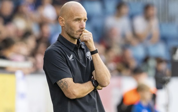 Trainer Mitchell van der Gaag von Zuerich beim Super League Meisterschaftsspiel zwischen dem FC Luzern und dem FC Zuerich vom Sonntag, 3. August 2025 in Luzern. (KEYSTONE/Urs Flueeler)