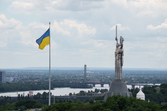 A Ukrainian national flag flutters near the Ukrainian Motherland Monument in Kyiv, Ukraine, Thursday, June 18, 2026. (AP Photo/Evgeniy Maloletka)
Russia Ukraine War
