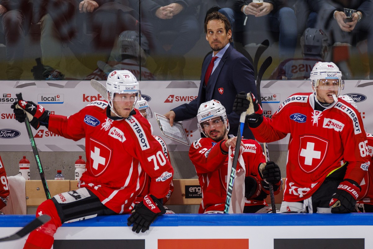 Team Switzerland head coach Patrick Fischer during the ice hockey game during the SWISS Ice Hockey Games between Team Sweden and Team Switzerland on Thursday, 14. December 2023, in Zuerich. (KEYSTONE/ ...