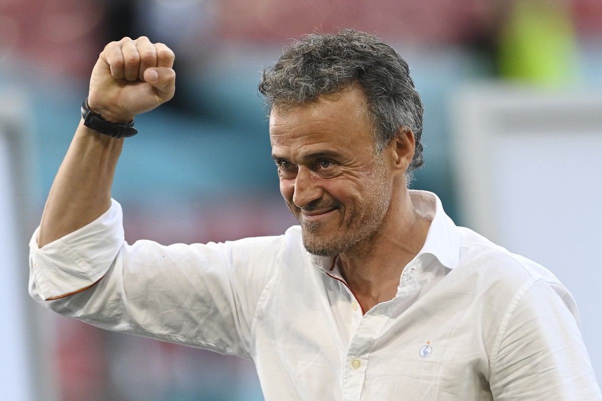 Spain's manager Luis Enrique celebrates at the end of the Euro 2020 soccer championship round of 16 match between Croatia and Spain at the Parken Stadium in Copenhagen, Monday June 28, 2021. (Stu ...