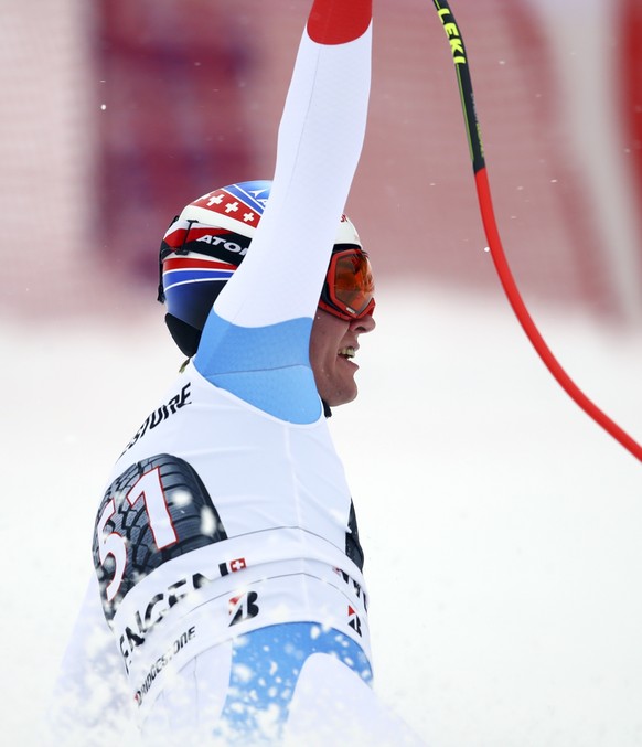 Switzerland&#039;s Niels Hintermann celebrates his time in the second run of an alpine ski, men&#039;s World Cup combined race, in Wengen, Switzerland, Friday, Jan. 13, 2017. (AP Photo/Alessandro Trov ...