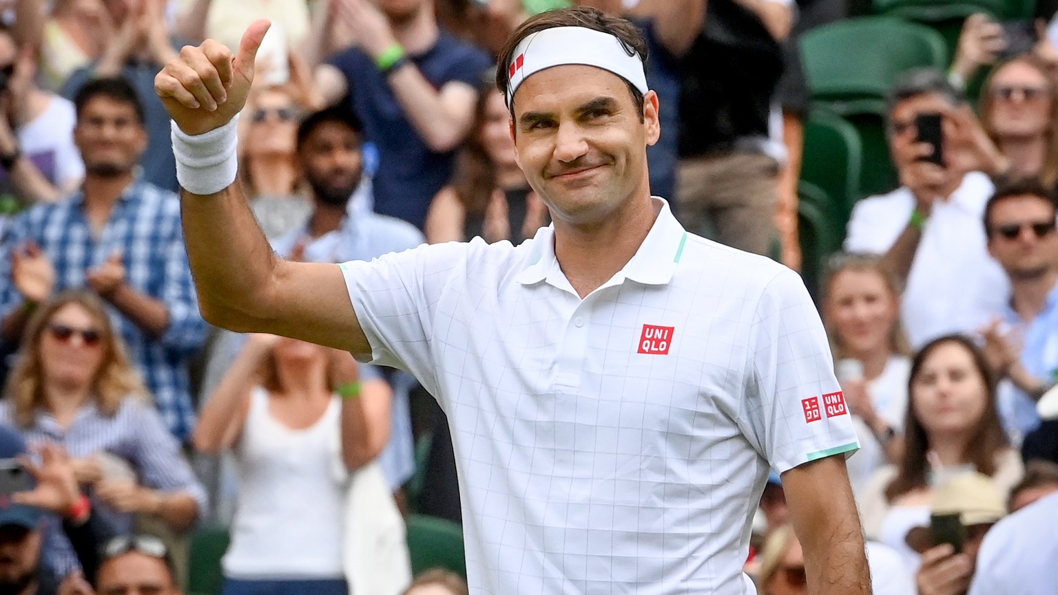 epa09320759 Roger Federer of Switzerland celebrates after winning the 3rd round match against Cameron Norrie of Britain at the Wimbledon Championships, in Wimbledon, Britain, 03 July 2021. EPA/FACUNDO ...