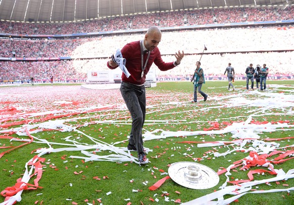 Bei der Meisterfeier 2014 liess Pep Guardiola die Meisterschale noch fallen. Das wollen wir nicht mehr sehen. Die Bayern wollen ja auch nicht auf eine Stufe mit dem HC Davos, dem herzigen Bergverein a ...