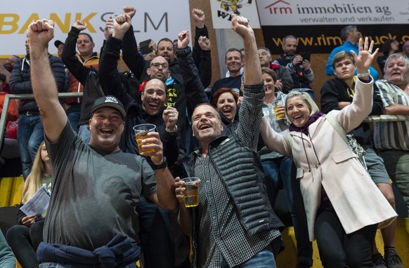 Fans vom EHC Wiki-Muensingeng im Swiss Ice Hockey Cup 1/16 Finalspiel zwischen dem EHC Wiki-Muensingen und dem SC Bern, am Dienstag, 18. September 2018, in der Eishalle Sagibach, in Wichtrach. (KEYSTO ...