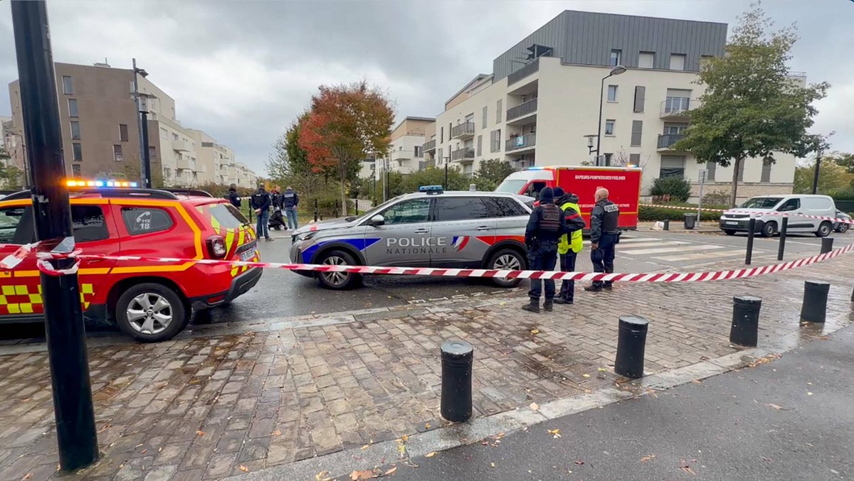 Racist attack in Trappes - Crime Scene Videograbs - Racist attack in Trappes - Crime Scene- A man killed one person and injured five others when he opened fire in bursts from his car at passersby on F ...