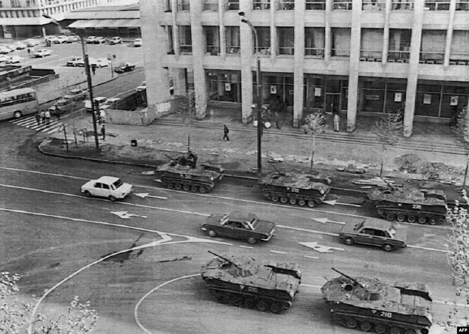 Sowjetische Truppen in Tiflis, April 1989.
https://www.rferl.org/a/georgia-soviet-demonstrations/25324233.html