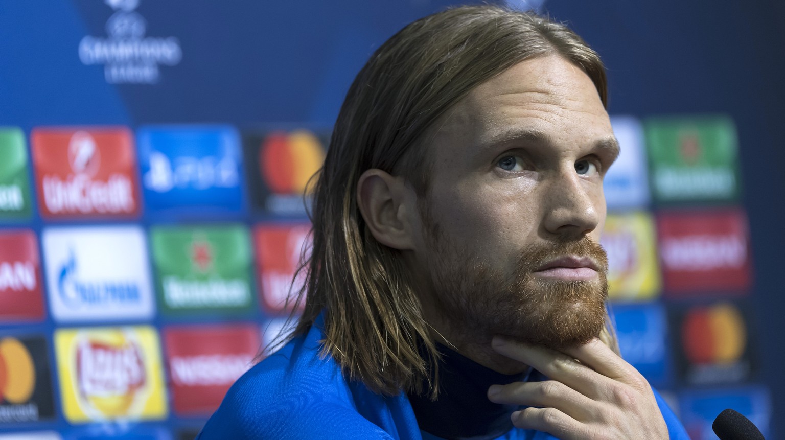 Michael Lang of Switzerland&#039;s FC Basel 1893 speaks during a press conference in the Natsionalen Stadion Vasil Levski in Sofia, Bulgaria, on Tuesday, November 22, 2016. Switzerland&#039;s FC Basel ...