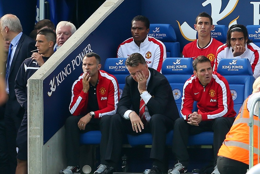 Ryan Giggs (l.), Louis van Gaal (m.) haben schon fröhlicher ausgesehen.