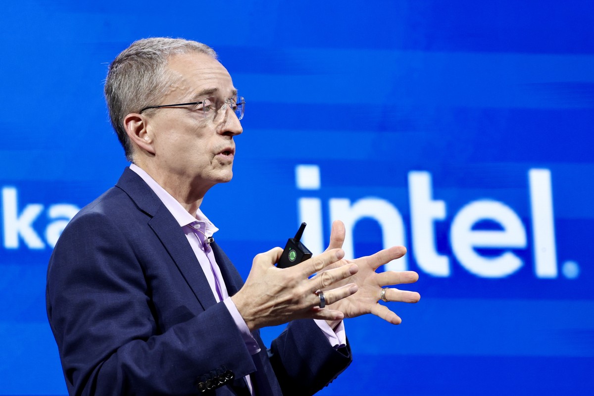 epa11388366 Intel CEO Patrick P. Gelsinger delivers his keynote speech during the COMPUTEX show in Taipei, Taiwan, 04 June 2024. Computex, one of the largest computer and technology trade shows in the ...