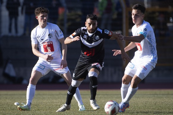 From left Luzern&#039;s player Pius Dorn, Lugano&#039;s player Hadj Mahmoud and Luzern&#039;s player Ardon Jashari, during the Super League soccer match FC Lugano against Luzern FC, at the Cornaredo s ...