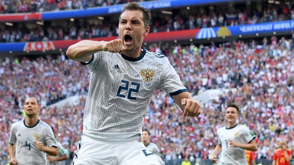 epa06855148 Artem Dzyuba of Russia celebrates scoring the equalizer from the penalty spot during the FIFA World Cup 2018 round of 16 soccer match between Spain and Russia in Moscow, Russia, 01 July 20 ...