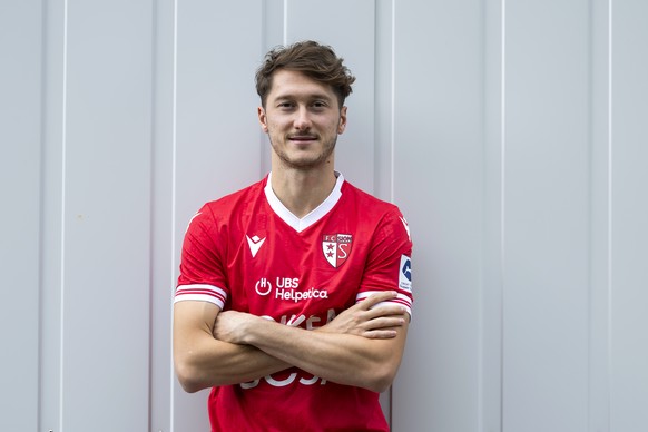Anton Miranchuk, nouveau joueur du FC Sion, pose pour le photographe lors d&#039;une conference de presse du FC Sion ce jeudi, 12 septembre 2024 a Riddes. (KEYSTONE/Cyril Zingaro)