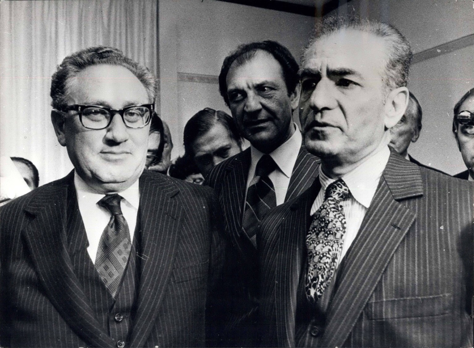 Feb. 19, 1975 - Dr. Kissinger Meets The Shah of Iran, In Zurich. Photo Shows:- Dr. Henry Kissinger (left), the U.S. Secretary of State, pictured with the Shah of Iran after they had lunched at a Zuric ...