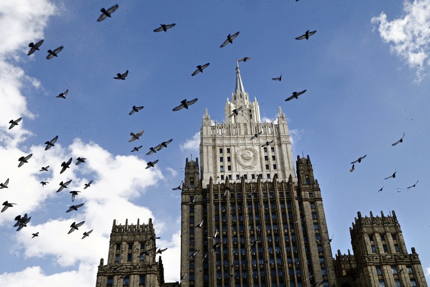 epa06635487 Pigeons fly in front of Russian Foreign Affairs Ministry building in Moscow, Russia, 29 March 2018. Fourteen countries in Europe, USA, Canada and Australia supported the decision of Britai ...